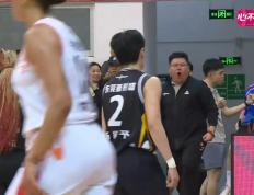 关于球队在关键比赛中双方实力对比势均力敌的信息
